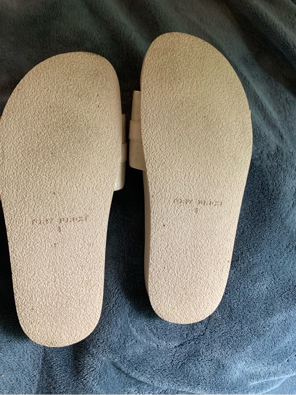 Tory Burch Beige Croc-Embossed Logo Slide Sandals Cream size 8 - Picture 2 of 5